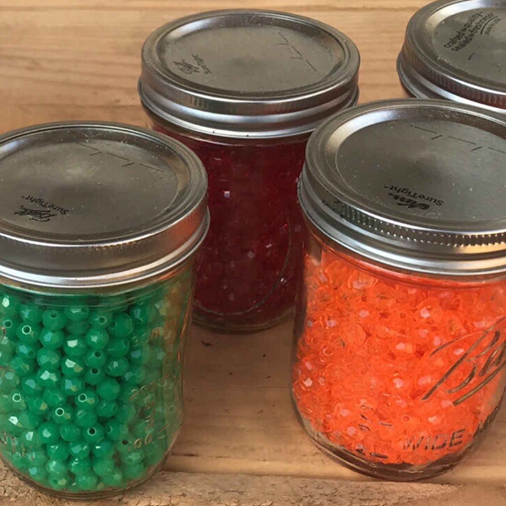Plastic beads in variety of colors/shapes